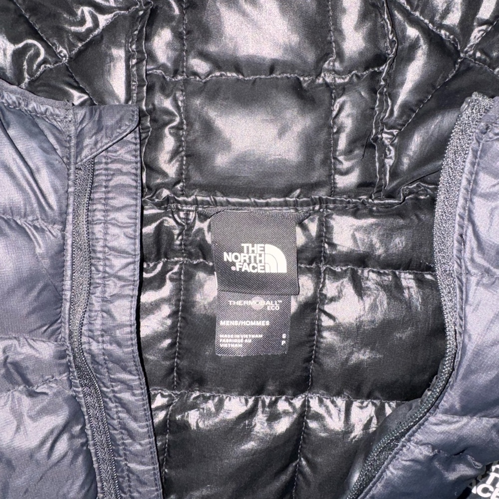 The North Face Men’s THERMOBALL Hooded Jacket Black. - Picture 4 of 5
